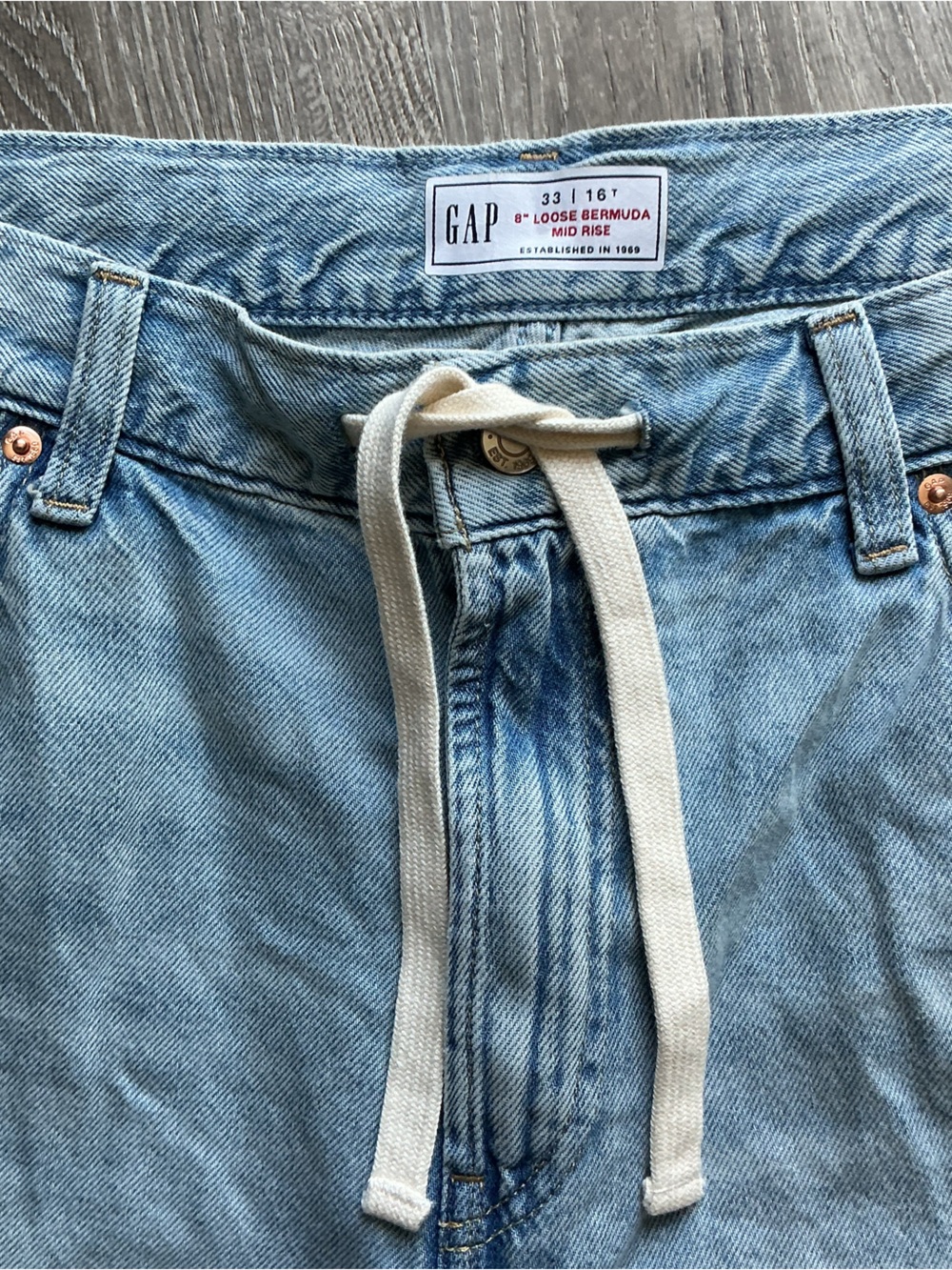 NWT GAP Light Wash Denim Mid Thigh Drawstring Shorts - Picture 3 of 7